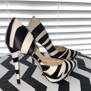 Zebra print Jessica Simpson heels 👠